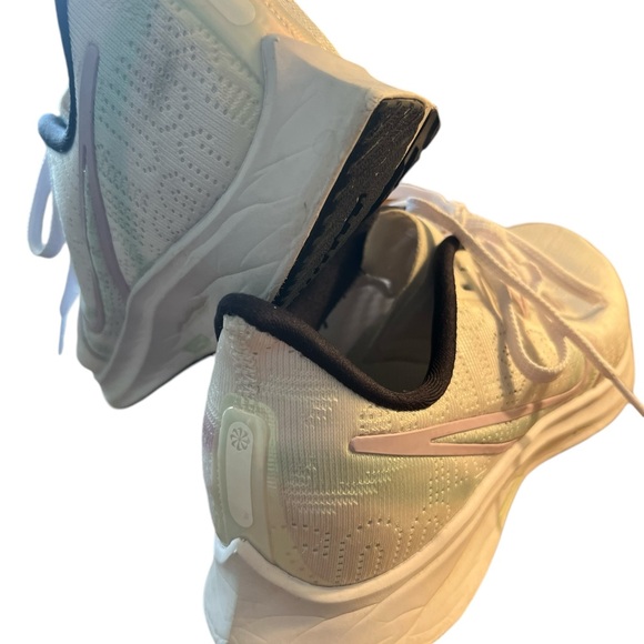 Nike Zoom athletic shoe - Picture 9 of 11